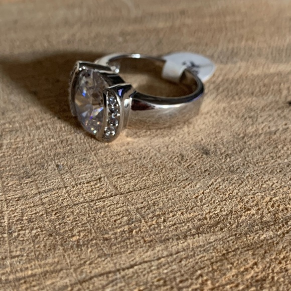 Ring - Picture 3 of 4